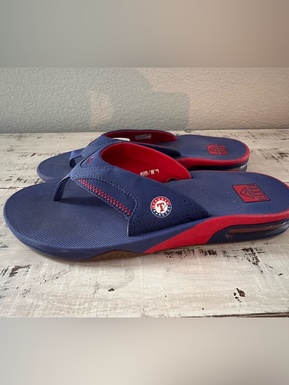 Reef Texas Rangers MLB Flip Flops Men’s 13 Bottle Opener Sandals